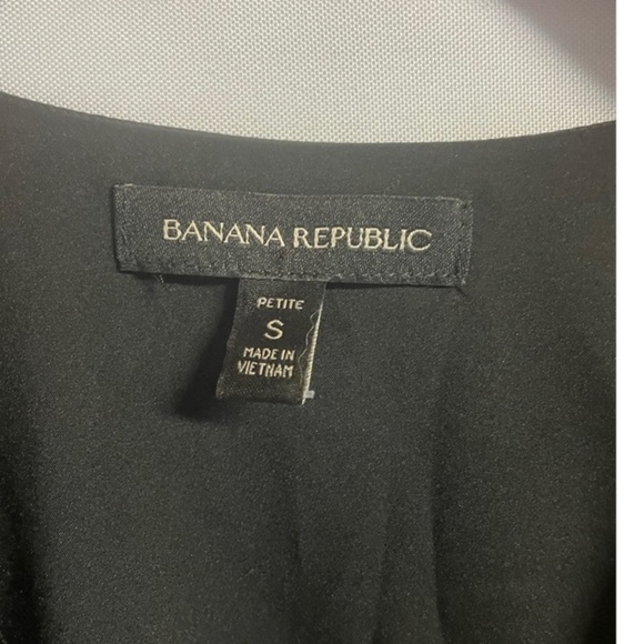 Banana Republic black shimmery ruffled blouse. Beautiful metallic fabric, size S - Picture 5 of 5